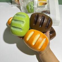 新款柔软Q弹逼真慢回弹面包玩具，推荐作为节日、生日、情人节礼物，完美礼物，趣味恶作剧 - 彩色 - 查看 3