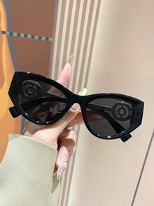 Lunettes de soleil chat noir pour femmes, lunettes de mode rétro en plastique, design classique pour les sorties, les voyages, la plage, les vacances et le port décontracté. Lunettes de conduite offrant une protection UV unisexe pour l'été - Noir - Voir 2