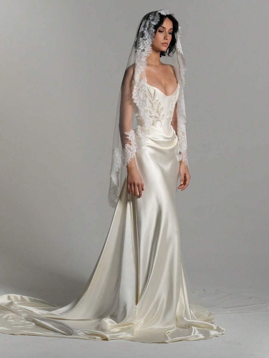 Strapless Lace Satin Mermaid Wedding Dress With Veil, Romantic Vintage Bridal Gown With 3D Lace Appliqué And High-Quality Matte Satin, Perfect For Church Ceremonies, Light Weddings, Holiday Celebrations, Christmas, Halloween, Birthday Parties, Prom Nights, Evening Receptions, Special Occasions, Featuring Feminine Sweep, Comfortable Fit, Timeless Elegance, Statement Dress For Brides Seeking Soft, Elegant, Romantic, And Refined Look With Delicate Lace Detailing And Flowing Silhouette - 白色 - 查看 1