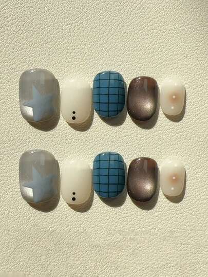 Bộ 10 móng tay giả thủ công nguyên chất, móng ngắn, móng oval, được thiết kế dựa trên tông màu xám nhạt, kết hợp các yếu tố như sao, sọc, mắt mèo và hiệu ứng khuếch tán, tạo nên thiết kế đơn giản nhưng thanh lịch, mang đến bầu không khí thư giãn và dễ chịu. Móng tay nhẹ nhàng, thanh lịch, dễ thương dành cho phái nữ và các cô gái, thích hợp cho các lễ hội, tiệc tùng và sử dụng hàng ngày trong mùa xuân, hè, thu, đông.