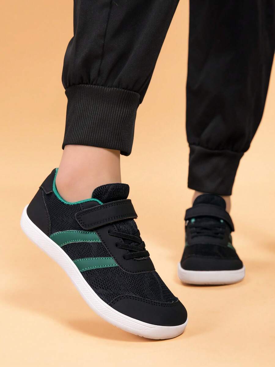 1 Pair Children's Spring/Autumn Wide-Toe Shoes, Colorblock Uppers, Non-Slip Rubber Soles, Adjustable Hook And Loop Closure For Easy On/Off, Suitable For Daily Wear, School, Sports, Skateboarding - Black - View 1
