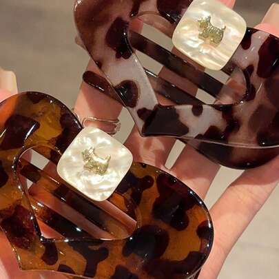 1个复古法式优雅心形扁平爪夹发夹，大号发夹