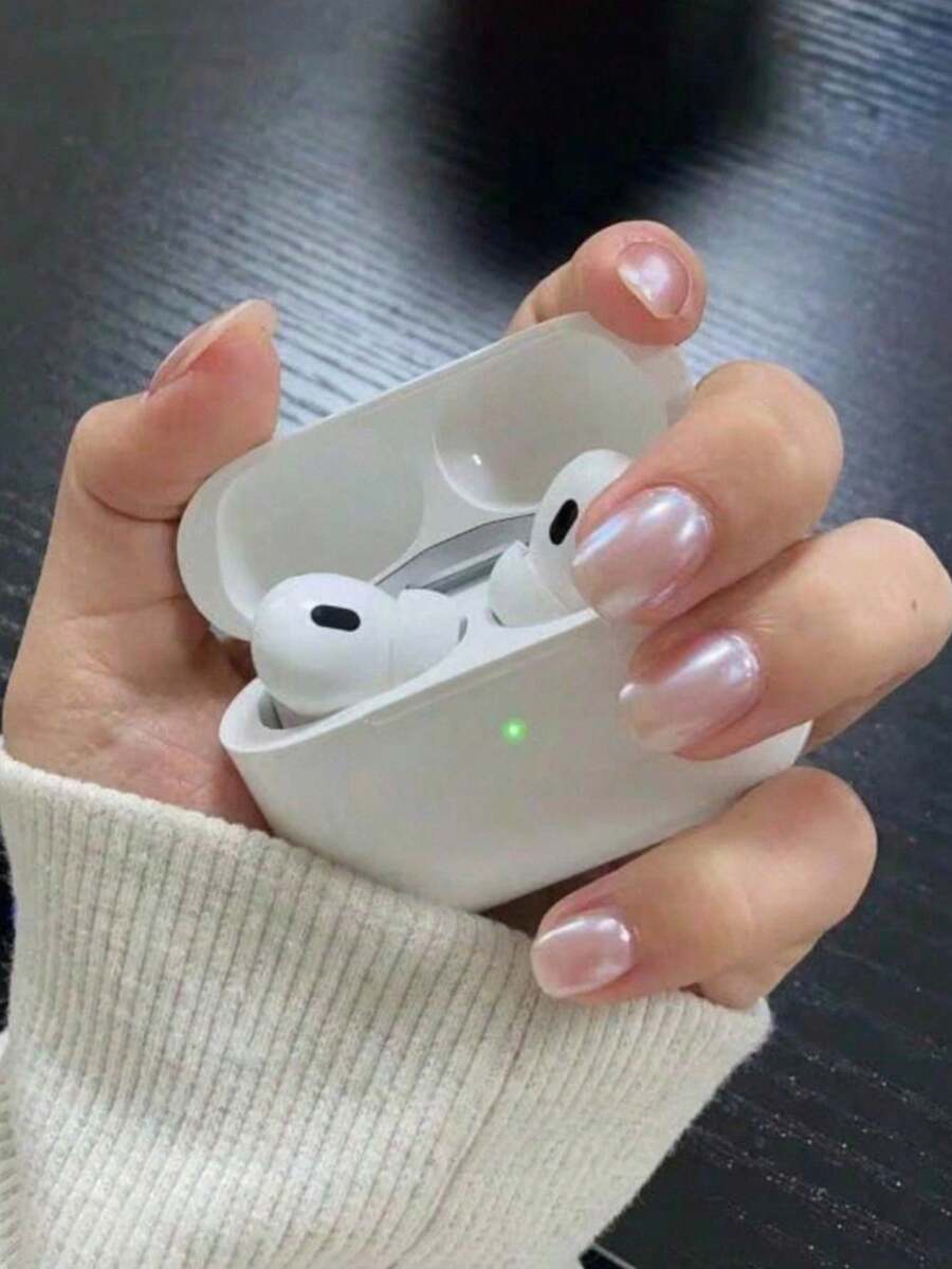 新款无线蓝牙耳机，具备主动降噪功能，音质出色，延迟低，适合游戏玩家。 - 查看 1