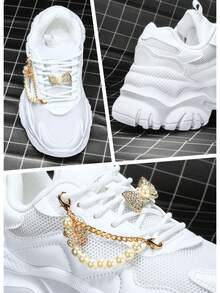 女士时尚休闲鞋，加大码白色鞋，甜美奢华风格，适合女学生、通勤、购物、约会等场合，增高7厘米，EVA轻便厚底厚底运动鞋，饰以金色水钻蝴蝶和珍珠配件，透气滑板鞋，四季皆宜。 - 白色 - 查看 4