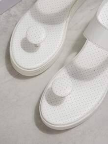 夏季新款PU厚底坡跟简约单带凉鞋，优雅套脚设计，适合通勤、旅行、海滩等场合 - 白色 - 查看 5