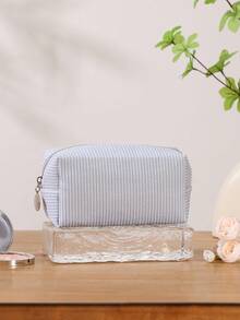 1個個性化客製化刺繡包 粉藍色化妝包 輕便大容量多功能化妝袋 婚禮伴娘禮物 女友求婚禮物 單身派對禮物 新娘團派對小禮物 度假收納袋 - 彩色 - 查看 14