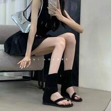 Bottes cheville d'été décontractées avec capuchon contrastant et décoration de boucle sophistiquée. Ventilation continue et ajustement ergonomique pour un confort toute la journée. Un modèle élégant pour le look urbain d'été et les ensembles de loisirs exclusifs. - Noir - Voir 3