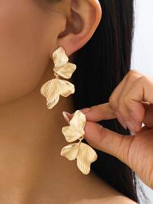 1 Pair Elegant & Chic Summer Beach Style Golden Textured Half-Leaf Pendant Earrings For Women - Yellow Gold - View 1