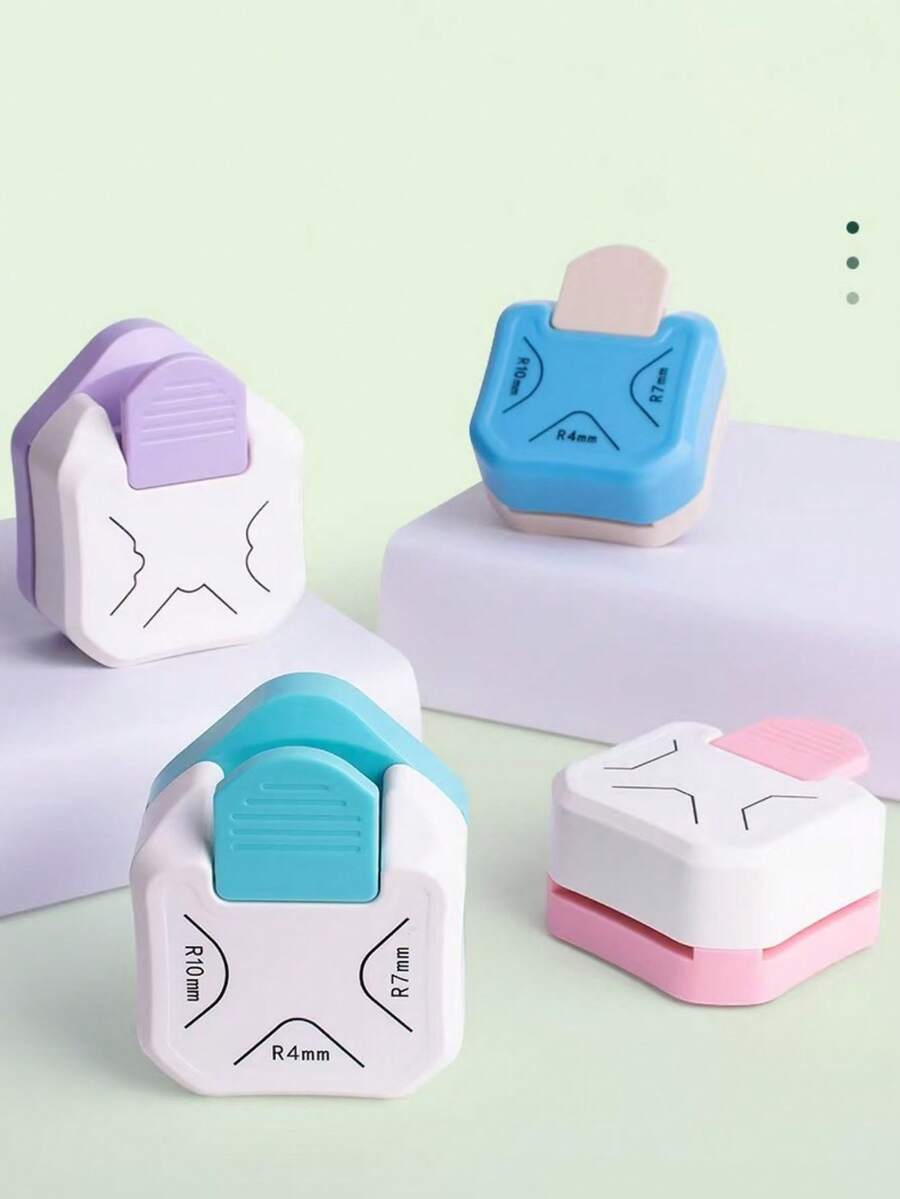 Máy bo tròn góc mini 3 trong 1 cầm tay - Máy cắt và đục lỗ góc chịu lực cao, phù hợp với khuôn R4/R7/R10mm, dùng để làm thiệp DIY, sổ lưu niệm, đồ thủ công bằng giấy - Vận hành bằng tay, nhỏ gọn, phù hợp cho người đam mê và sử dụng trong văn phòng. - Nhiều màu - Xem 1