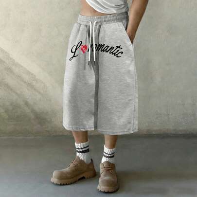 1件男士街头风印花抽绳腰休闲宽松七分裤，适合户外穿着，是送给丈夫/男友的绝佳礼物