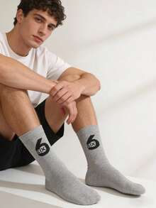 1 par de calcetines medianos gris y negro con patrón numérico 67, versátiles para todas las estaciones - Multicolor - Ver 4