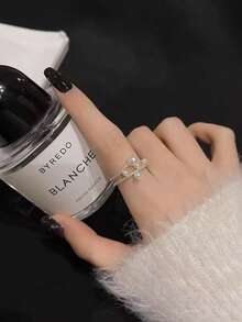 1 chiếc nhẫn vàng đính đá hai lớp, bất đối xứng, có thể điều chỉnh kích thước, gồm 5 viên ngọc trai, thích hợp làm nhẫn cưới, nhẫn đính hôn cho cặp đôi. - Vàng - Xem 2