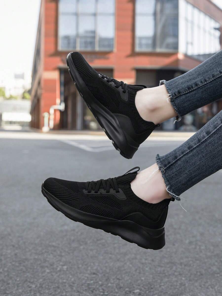 Damen Sneaker mit Ganztagskomfort, atmungsaktivem Mesh, leicht und flexibel, mit rutschfester Laufsohle - Schwarz - Übersicht 1