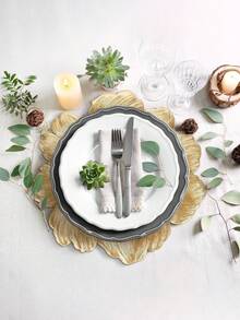 6 Peças Sousplats Redondos de Metal Dourado com Flor, Tamanho 15x15 Polegadas, Sousplats de Flor de Vinil Antiderrapante, Sousplats de Rosa Dourada de PVC, Laváveis e Fáceis de Limpar, À Prova d'Água e Antiderrapante, Adequados para Decoração de Mesa de Jantar em Festas de Casamento e Feriados, Sousplats Laváveis e À Prova d'Água para Decoração de Mesa de Cozinha Interna - Multicolorido - Visão 3