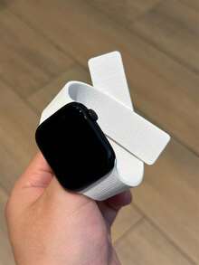 1条装硅胶磁扣表带，兼容 Series 11、Ultra/Ultra 2、SE、10、9、8、7、6、5、4、3、2、1，适用于38mm、40mm、41mm、42mm、44mm、45mm、46mm、49mm表盘尺寸，男女通用。 - 白色 - 查看 4