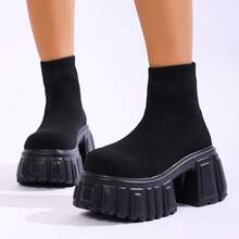 Botas de calcetín con suela gruesa de estilo europeo y americano para mujeres, botas de tobillo transpirables con suela de plataforma, botas de tobillo elásticas negras, nuevas botas de cuña de suela gruesa 2026, aumentan la altura y estilizan - Negro - Ver 2