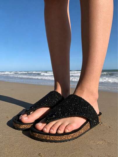 2026 Spring/Summer New Black Full Rhinestone Women's Flip Flops 2-In-1 Faux Fur Cork Sole Flat Sandals Fashion Shiny Beach Slippers Casual Outdoor Sparkly Shoes Warm Plush Indoor Home Slippers Vacation Daily Wear Comfortable Cork Shoes Black Classic Style