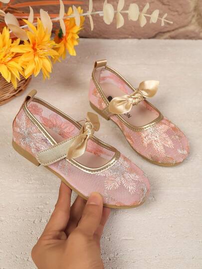 Giày công chúa thêu kiểu cổ điển cho bé gái, giày Mary Jane đế mềm thoáng khí bằng lưới mùa hè 2026, giày bệt biểu diễn cho bé.