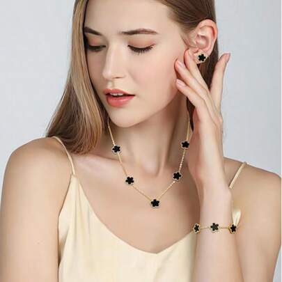 三件套幸运四叶草首饰套装，18K镀金花朵造型五叶草手链、项链吊坠、女士耳环。送给妈妈、妻子、女儿和朋友的幸运礼物。
