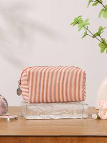1個個性化客製化刺繡包 粉藍色化妝包 輕便大容量多功能化妝袋 婚禮伴娘禮物 女友求婚禮物 單身派對禮物 新娘團派對小禮物 度假收納袋 - 彩色 - 查看 15