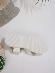 Giày sandal mới năm 2026 cho bé gái, giày mùa hè đế mềm kín mũi cho trẻ em, giày công chúa hình thỏ hoạt hình dễ thương có nơ, giày tập đi mùa hè đa năng đế mềm có khóa dán cho bé gái. - trắng - Xem 8