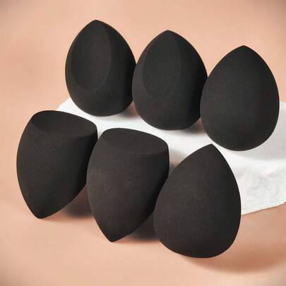 超柔软黑色化妆海绵，干湿两用，适合所有肤质，可用于打造无瑕的液体、膏状和粉状妆容。