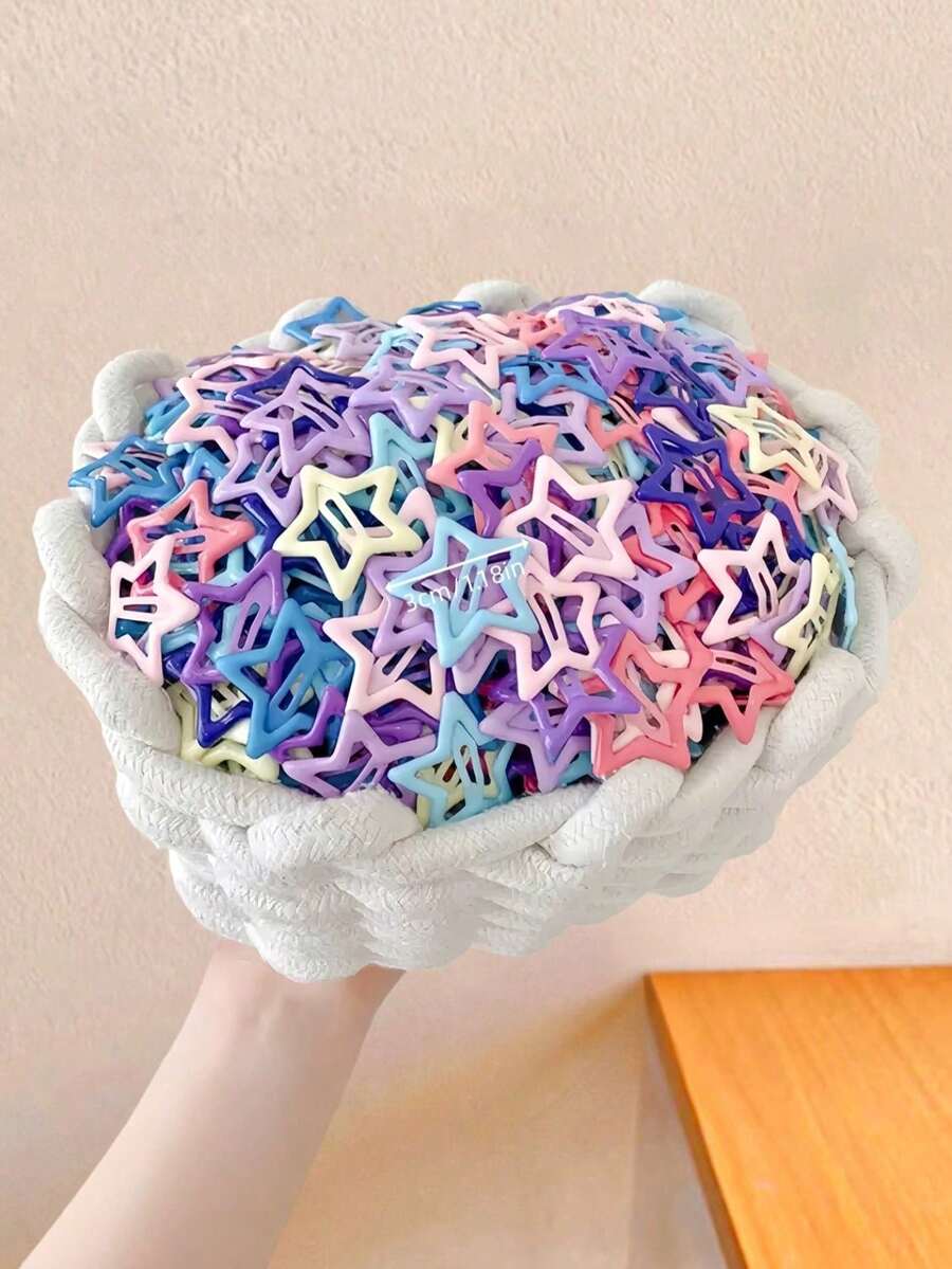 60个Y2K风格粉色、紫色和蓝色星星发夹,清新柔和的色调,百搭实用,为发型增添可爱活力,适合女孩和女士日常、周末、生日派对等场合,轻松提升造型,打造甜美清爽的美感,包含爪夹、发夹、发卡和其他女士发饰,方便旅行携带。 - 彩色 - 查看 1