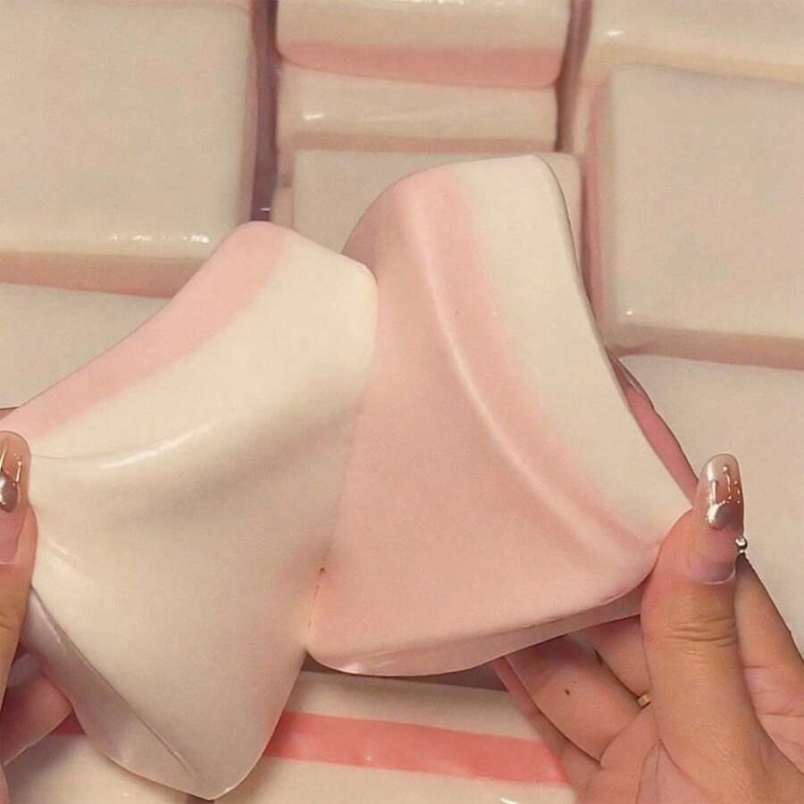 1pc Slow Rebound Double-Sided Strawberry Mochi Squishy - Soft & Chewy, Sweet Taste, Can Be Used As Stress Relief Toy, Christmas Gift, Party Favor - A - 查看 1