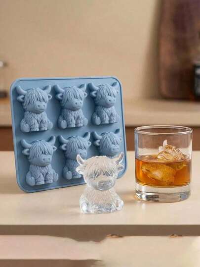 1pc Highland Cow Silicone Tray, 3D Cute Cow Shaped Silicone Mold Suitable For Whiskey Cocktails And Baking, Applicable For Holiday Decoration