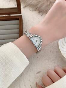 1pc New Fashion Women's Watch, Elegant Triangular Dial, Business Quartz Watch, Suitable For Daily Life, Parties And Banquets - Silver - View 8