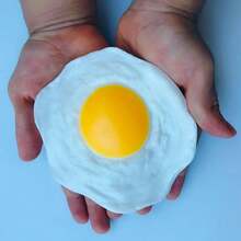 柔软Q弹煎蛋玩具 - 趣味新颖逼真的软绵绵煎蛋，逼真的蛋黄和蛋白挤压玩具 - 休闲减压玩具 - 有助于缓解焦虑，提升注意力，适合作为生日礼物、派对礼物、节日礼物、圣诞袜填充物、恶作剧礼物等等！ - 柔软、新颖、有趣的恶搞礼物 - 生日礼物 - 节日礼物 - 彩色 - 查看 10