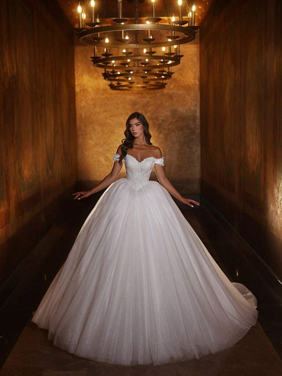 Enchanting Off-The-Shoulder Wedding Gown With Sweetheart Neckline And Open Back – Sophisticated Floor-Length A-Line Dress Featuring A Flattering Strapless Sweetheart Bustier, Chic Backless Design, And Gracefully Flowing Silhouette, Perfect For Weddings, Christmas Galas, Halloween Balls, Formal Dances, Birthday Celebrations, And Special Evening Events. A Versatile Choice For Wedding Receptions, Holiday Parties, Anniversary Dinners, Luxury Getaways, Black-Tie Occasions, Cocktail Gatherings, Bridal Showers, Wedding Guest Attire, Graduation Formals, Homecoming Events, And As A Breathtaking Bridesmaid Or Festive Evening Gown. - trắng - Xem 1