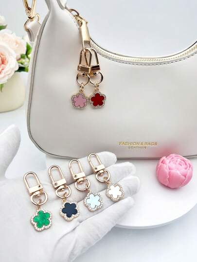 1个迷你拉链装饰配件，多色水钻花朵钥匙扣，优雅镂空四叶草和五角星吊坠包包挂饰，可爱女士/女孩手提包装饰，精致多色挂件，时尚拉链和背包装饰，送给她的完美礼物，可爱的钥匙扣，可用于汽车钥匙、钱包和手提包，适合夏季沙滩装扮