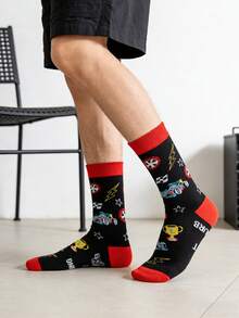 1 đôi tất nam màu đen và đỏ phối hợp kiểu dáng thể thao, cao đến giữa bắp chân, phù hợp cho mọi mùa. - Nhiều màu - Xem 6