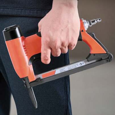 VEVOR Pneumatic Staple Gun, 21 Gauge Long-Nose Upholstery Stapler For 80 Series Fine Wire Staples 12.8mm Crown 6mm-16mm Length, Max 150PCS Loading Air Staple Gun For Upholstering, Woodworking, DIY