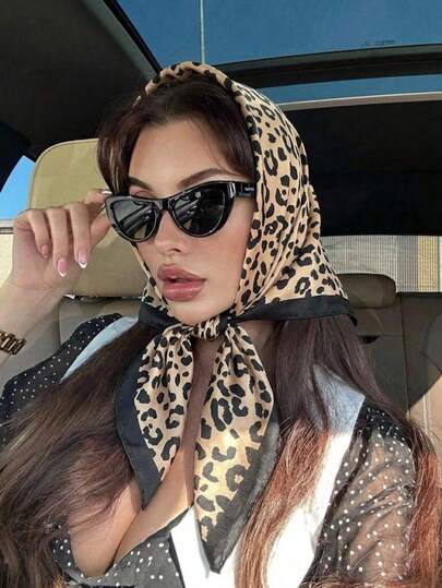 1条 27.6 x 27.6 英寸经典豹纹印花围巾/头巾，复古奢华风格，适合日常穿着和外出，四季皆宜的新款围巾，可用作配饰、丝带、发带或颈巾，适合搭配连衣裙和其他服装。