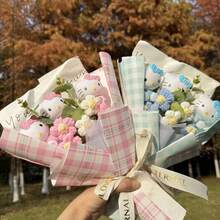 Bó hoa giả, Bó hoa đan kẻ caro Hello Kitty, Quà tặng bó hoa giả Hello Kitty cho Ngày của Mẹ, Ngày Valentine, Lễ tốt nghiệp, Ngày tựu trường, Phụ kiện chụp ảnh dã ngoại ngoài trời, Trang trí ngày lễ - Nhiều màu - Xem 3