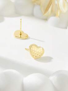 Khuyên tai hình trái tim mạ vàng nhỏ nhắn của Mgyi Jewelry dành cho nữ, khuyên tai hình trái tim được làm thủ công với họa tiết dập nổi, trang sức đeo hàng ngày không gây dị ứng, món quà khuyên tai nhỏ xinh dành tặng nàng. - PEH-072 - Xem 5
