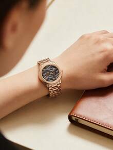 Guess Đồng hồ nữ thời trang, máy quartz, vỏ thép không gỉ mạ vàng hồng, dây đeo thép không gỉ mạ vàng hồng với khóa gập, thiết kế kim chỉ giờ, món quà kỷ niệm/sinh nhật lý tưởng. - Vàng - Xem 4