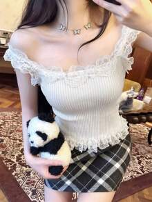 2026 女士蕾丝荷叶边吊带背心，柔软甜美必备单品，浪漫甜美街头风无袖蕾丝饰边蝴蝶结修身短款针织纯白色吊带背心，适合春夏休闲穿着、约会、音乐节等场合。 - 白色 - 查看 3