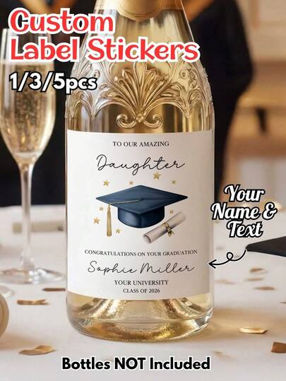 1/3/5 Nhãn dán chai rượu tốt nghiệp cá nhân hóa, Giấy tự dính với chữ tùy chỉnh mang thông điệp "Gửi những người con gái tuyệt vời của chúng ta", Có thể tùy chỉnh tên, trường đại học và năm tốt nghiệp 2026, Tuyệt vời cho các lễ kỷ niệm mùa tốt nghiệp, họp lớp và trang trí tiệc, Thiết kế hiện đại chất lượng cao, Nhãn dán DIY có thể tái sử dụng, Tạo không khí gia đình ấm áp, Món quà tuyệt vời cho con gái hoặc con trai tốt nghiệp, Thích hợp cho trang trí tiệc, họp mặt gia đình và làm kỷ niệm, mùa tốt nghiệp, Không bao gồm chai rượu.