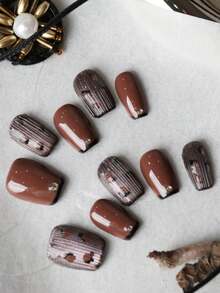 10 piezas de uñas postizas con rayas verticales grises y marrones, pequeñas flores, uñas postizas hechas a mano, suministros para uñas postizas, uñas falsas cortas para uso diario en la oficina, kit de uñas artificiales que incluye 1 hoja de pegatinas adhesivas y 1 lima pequeña - Multicolor - Ver 3