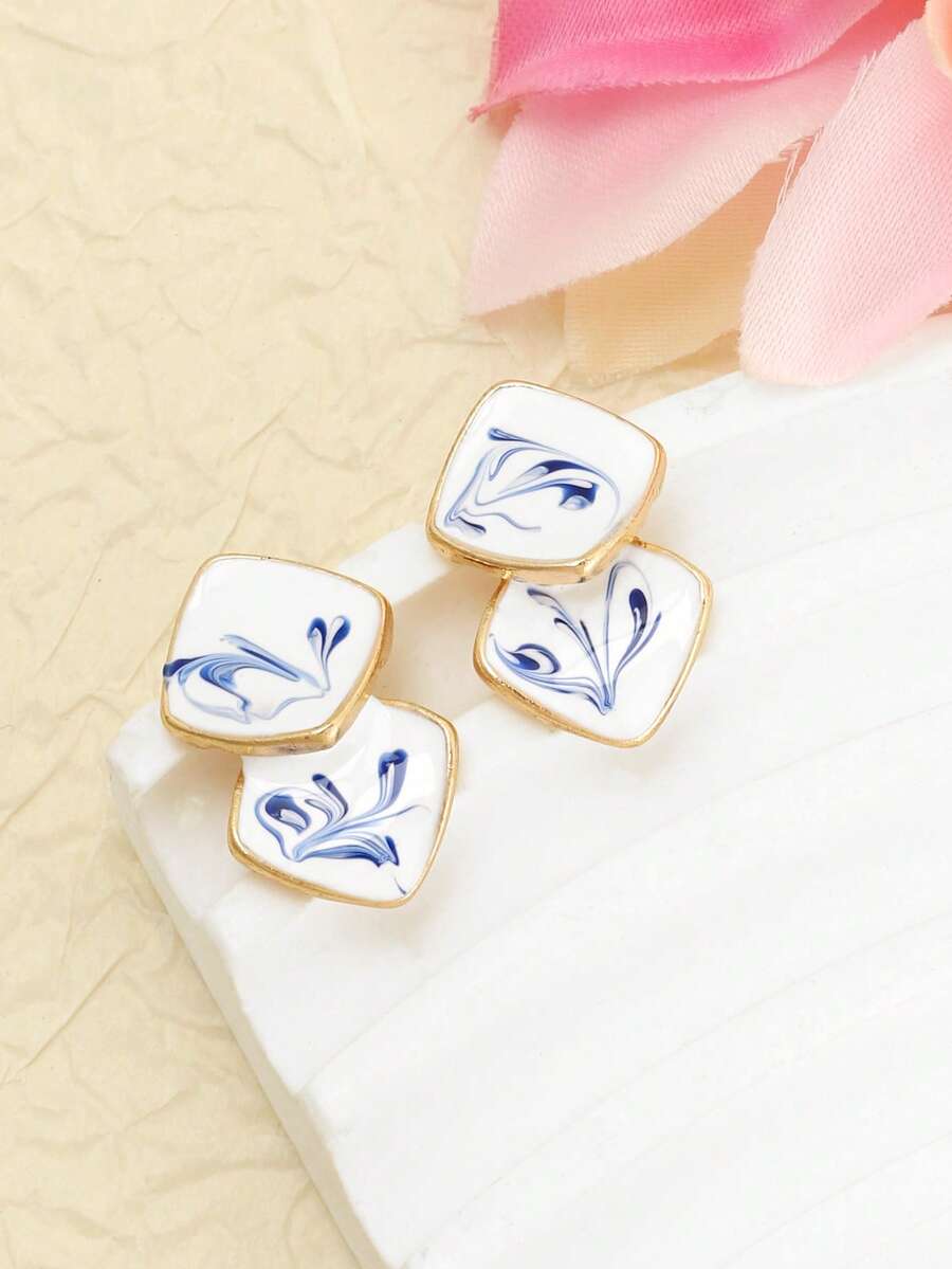 1 Pair Vintage Blue And White Porcelain Jacquard Geometric Rhombus Earrings, Suitable For Summer Daily Wear, Banquets, Parties, With High-End Elegance, Designed Specifically For Women - Multicolor - View 1