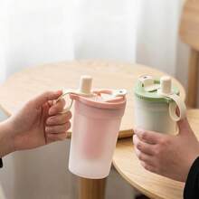 1个便携式水瓶，带茶漏和吸管，塑料材质，适用于牛奶、咖啡、茶，400毫升透明水杯，可重复使用，防漏，适合学生和成人使用，可用于学校、办公室、露营、野餐、旅行、徒步等场合。 - 彩色 - 查看 12