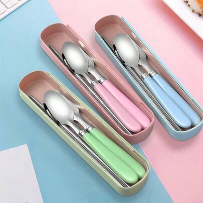 Bộ dao nĩa 3 món di động, bộ dao nĩa bằng thép không gỉ tái sử dụng, bộ đồ ăn du lịch kèm hộp đựng, bao gồm đũa, nĩa ăn, thìa, thích hợp cho dã ngoại, cắm trại, du lịch, công việc, hoạt động ngoài trời, nhà bếp, phòng ăn, học sinh, văn phòng, quà tặng ngày lễ, đồ dùng học tập, tựu trường, quà tặng lễ Phục sinh hoàn hảo.