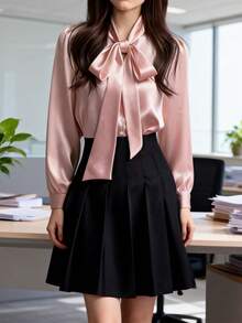 女士优雅缎面白色长袖休闲衬衫，百搭通勤时尚上衣，领口饰有蝴蝶结，纯色设计，适合所有季节，可机洗，不透光，柔软亲肤透气面料，质感精致缎面，适合办公室穿着。 - 淺粉色 - 查看 5