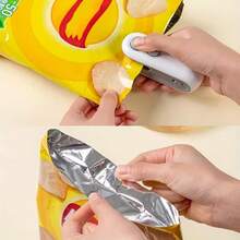1 pièce Scelleur de vide portable à main, scelleur de vide en plastique, rechargeable par USB, puissance 16W, équipé d'une batterie lithium 200mAh, convient pour le stockage des collations fraîches et des aliments, applicable aux sacs de chips de pomme de terre, sacs de biscuits, sacs de collations et divers emballages de poche - Multicolore - Voir 10