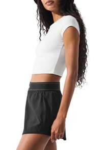 Alo Yoga Alosoft Crop Finesse Short Sleeve | Ultra-Soft Brushed Performance Fabric | Cropped Cinched Silhouette | Breathable Four-Way Stretch | Studio-To-Street Essential - 白色 - 查看 4