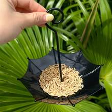 1 chiếc máng ăn chim hình ô, bát đựng thức ăn cho chim treo ngoài trời, bình tưới nước chống thời tiết cho ban công và sân vườn. - máng ăn hình dù - Xem 3