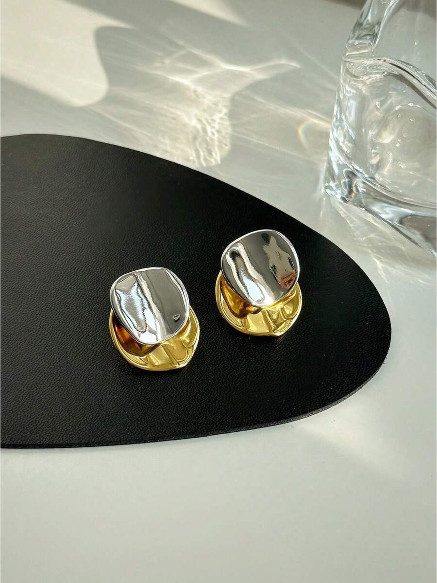 Hoa tai hình đĩa tròn tối giản bất đối xứng, kiểu dáng độc đáo và thanh lịch, có thể đeo theo hai cách, trang sức hoa tai kim loại hai màu, phù hợp cho phụ nữ đeo hàng ngày, dự tiệc, làm quà tặng Ngày của Mẹ, Giáng sinh, Năm mới.